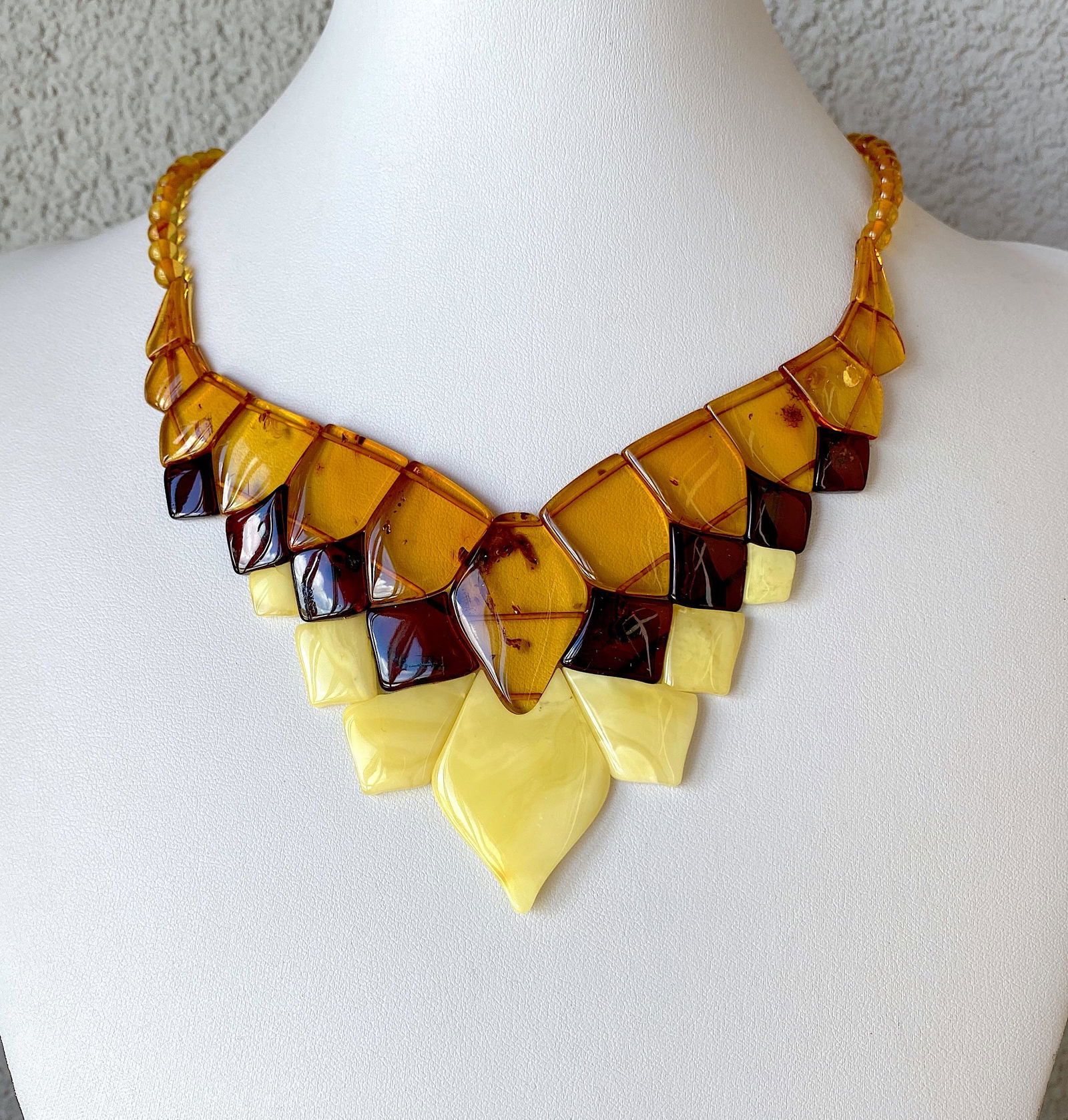 Splendid Amber Cleopatra necklace (1 of 11)