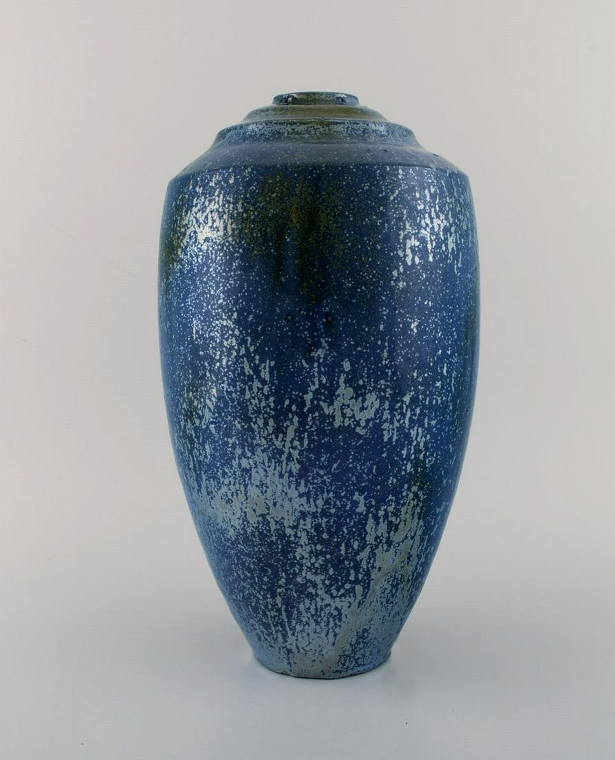 European studio ceramist. Large vase in glazed ceramics. Beautiful metallic glaze in shades of blue (1 of 7)