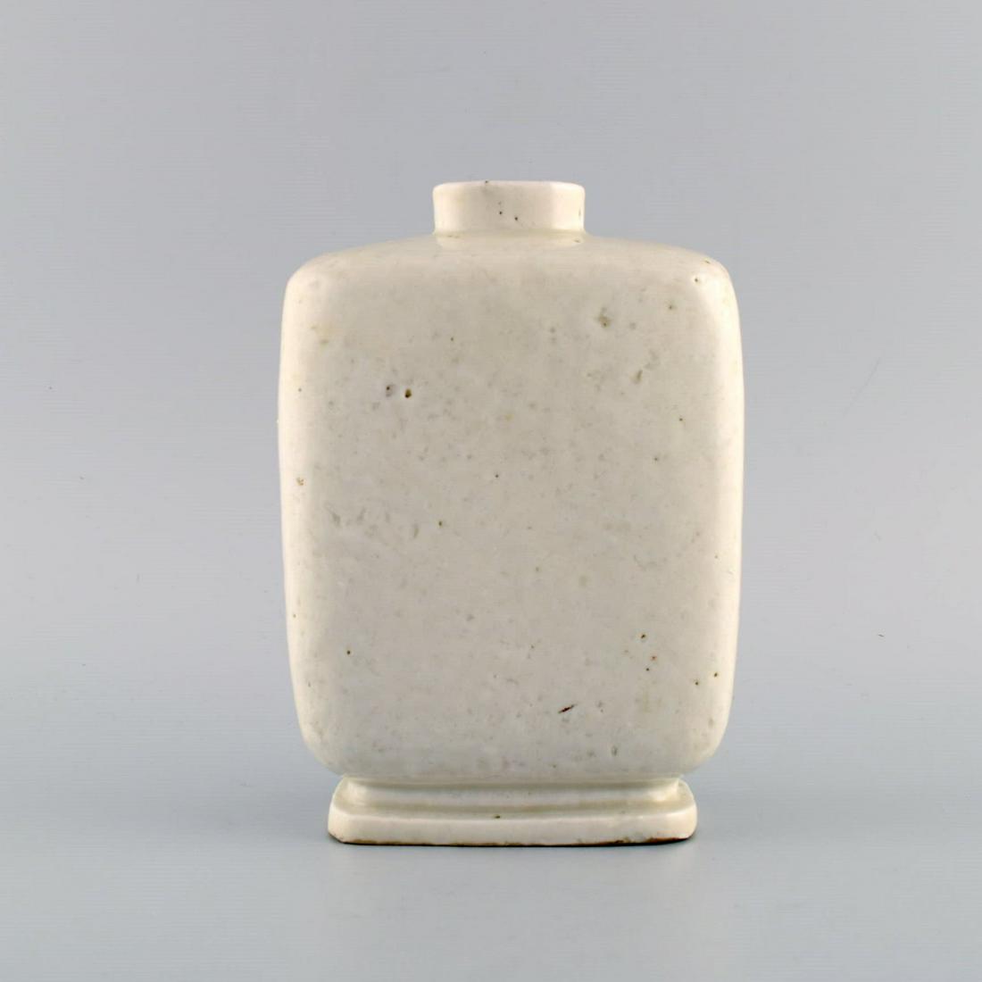 Gunnar Nylund (1904-1997) for Rörstrand. Chamotte vase in white glazed ceramics. 1960s. (1 of 7)
