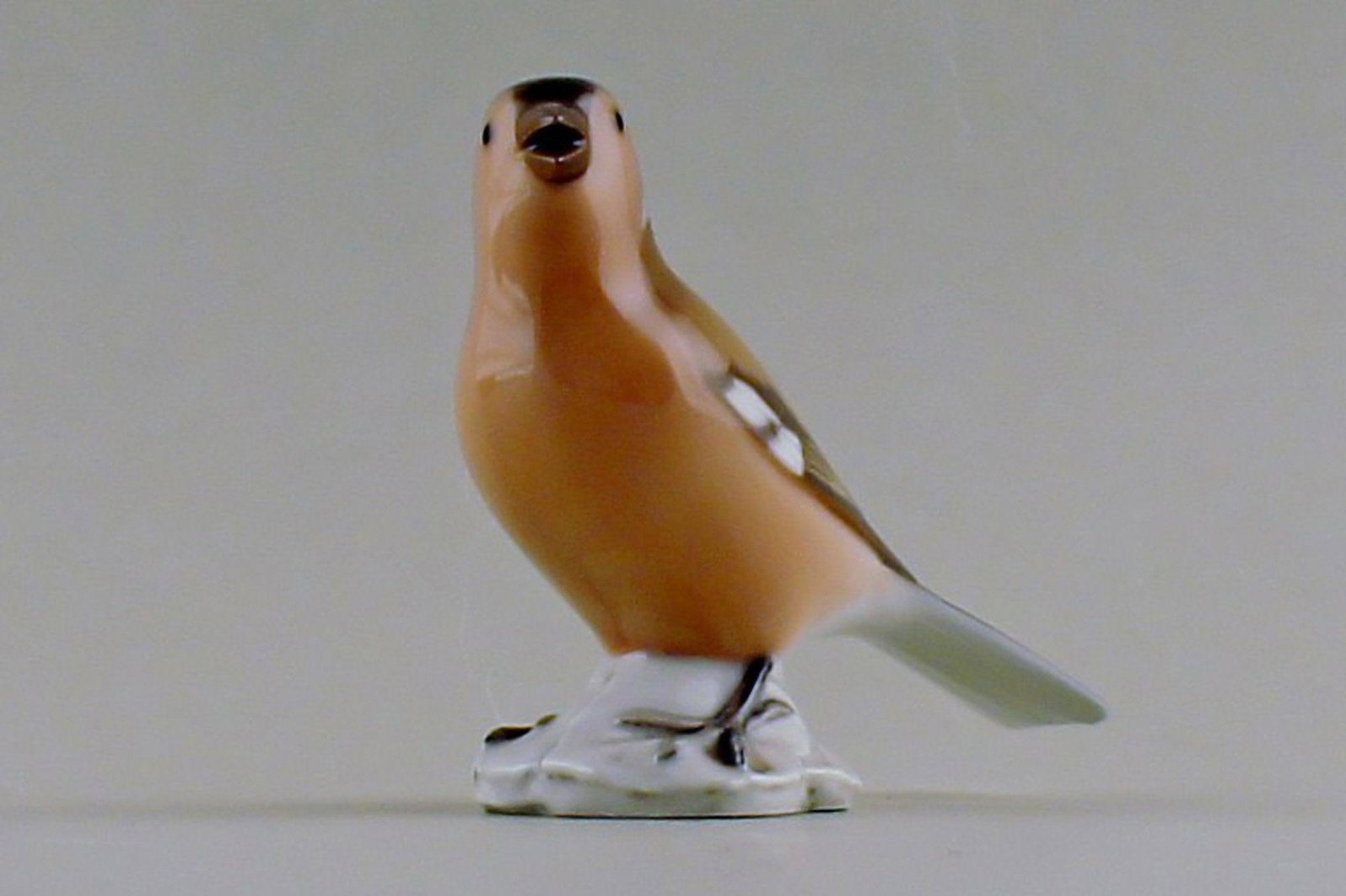 B & G (Bing & Grondahl) chaffinch, number 2322.: B & G (Bing & Grondahl) chaffinch, number 2322, early stamp. 9 cm. high. 11 cm. long. Factory first in good condition. Reserve: $85.00 Shipping: Domestic: Shipping rates are determined by destination 