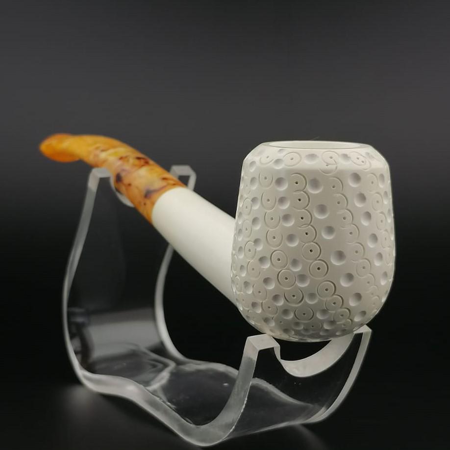 Classic Lattice Meerschaum Pipe: Title: Classic Lattice Meerschaum Pipe Materials: Meerschaum Dimension: 6.1 inch(15.5cm) Additional Information: Classic Lattice,Hand carved Meerschaum Pipe. Made in Turkey,Eskisehir by Meerschaum Car
