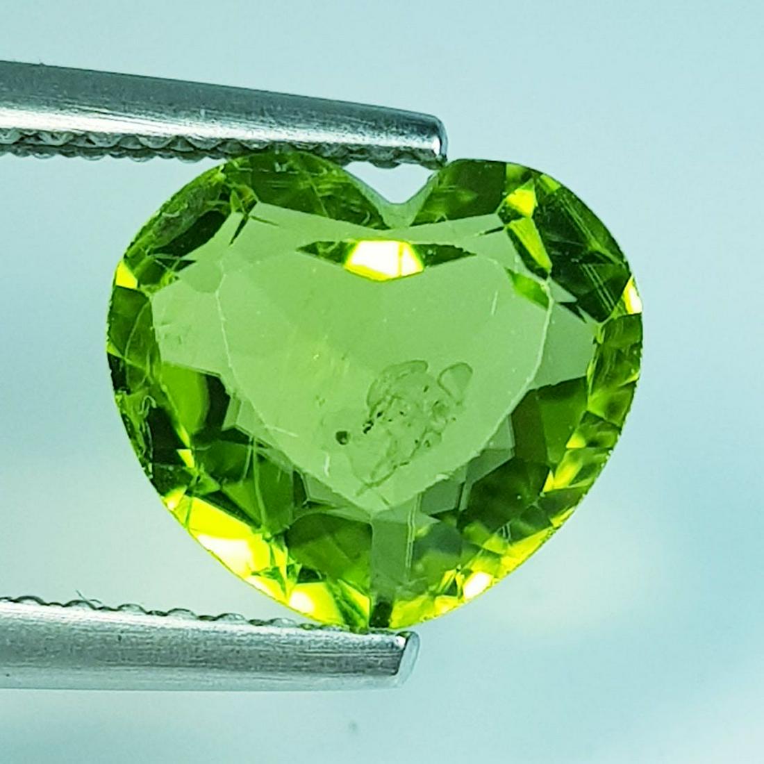 2.27 ctz " Stunning Green " Natural Pakistan Peridot: No Reserve! Title: 2.27 ctz " Stunning Green " Natural Pakistan Peridot Color/Clarity: Green / VVS Gemstones: Peridot Carat Weights: 2.27 Size/Dimensions: 8.20 x 9.10 x 4.00 Additional Information: He