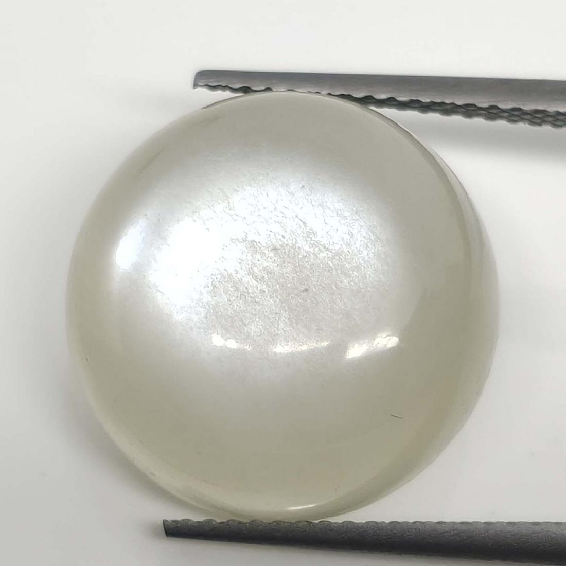 14.10 Ct Natural White Moonstone: No Reserve! Title: 14.10 Ct Natural White Moonstone Additional Information: Gemstones: Natural White Moonstone Carat Weights: 14.10 ct Size/Dimensions: 16 X 16 X 7 mm Treatment: None Materials Techniq