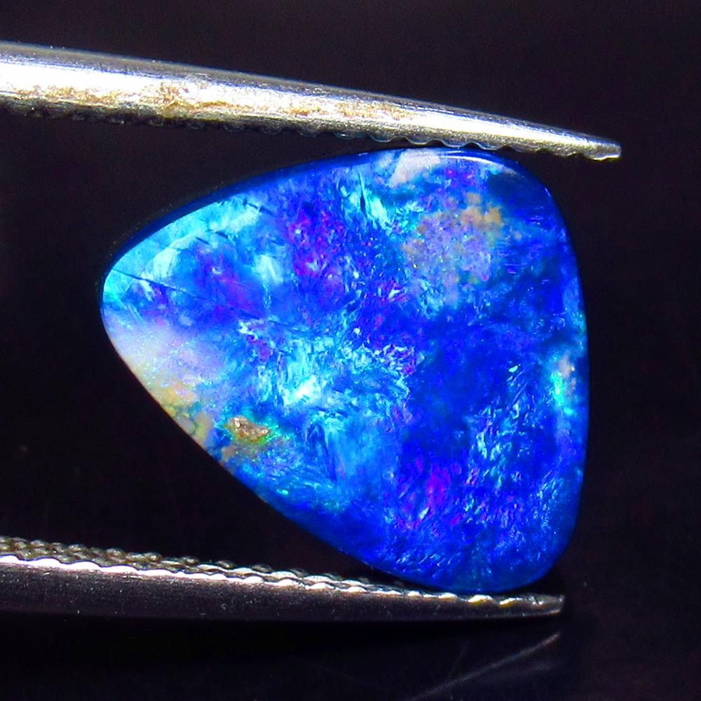 3.90 Ctw Natural Australian Doublet Opal Trillion Cabochon: No Reserve! Title: 3.90 Ctw Natural Australian Doublet Opal Trillion Cabochon Stone Clarity: Opaque Gemstones: Australian Opal Carat Weights: 3.9 Size/Dimensions: 12.60 x 9.80 x 3.80 mm Additional Inf