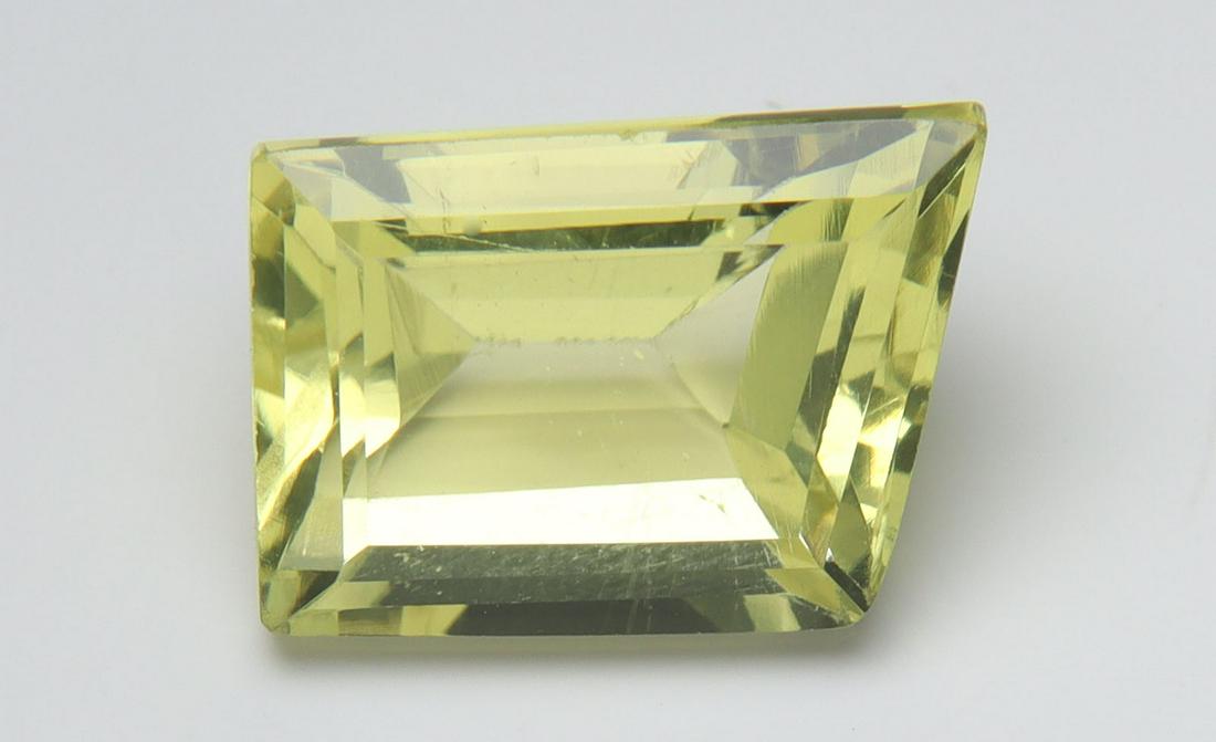 5.94 Cts Natural Lemon Quartz: No Reserve! Title: 5.94 Cts Natural Lemon Quartz Additional Information: Gemstone : Natural Lemon Quartz Shape and cut : Fancy Cut Origin : Africa Weight : 5.94 carats Measurements : 12x9 mm Color : Y
