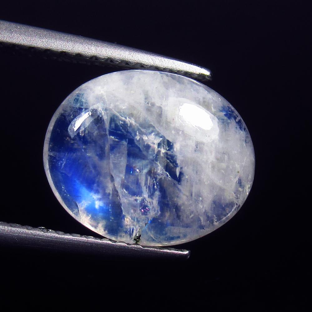 Natural Blue Moonstone - 3.74 Ct: No Reserve! Title: Natural Blue Moonstone - 3.74 Ct Origin: India Weight: 3.74 Size/Dimensions: 12.0 x 10.0 x 4.3 mm Additional Information: Pieces : 1 No's / Shape : Oval Cab / Color : Blue Tint / Cl