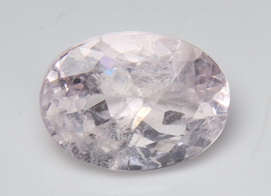 1.10 cts Natural Morganite: No Reserve! Title: 1.10 cts Natural Morganite Additional Information: Gemstone : Natural Morganite Shape and Cut : Oval Cut Weight : 1.10 carats Measurements : 8x6 mm, Color : Peach Transparency : Tra