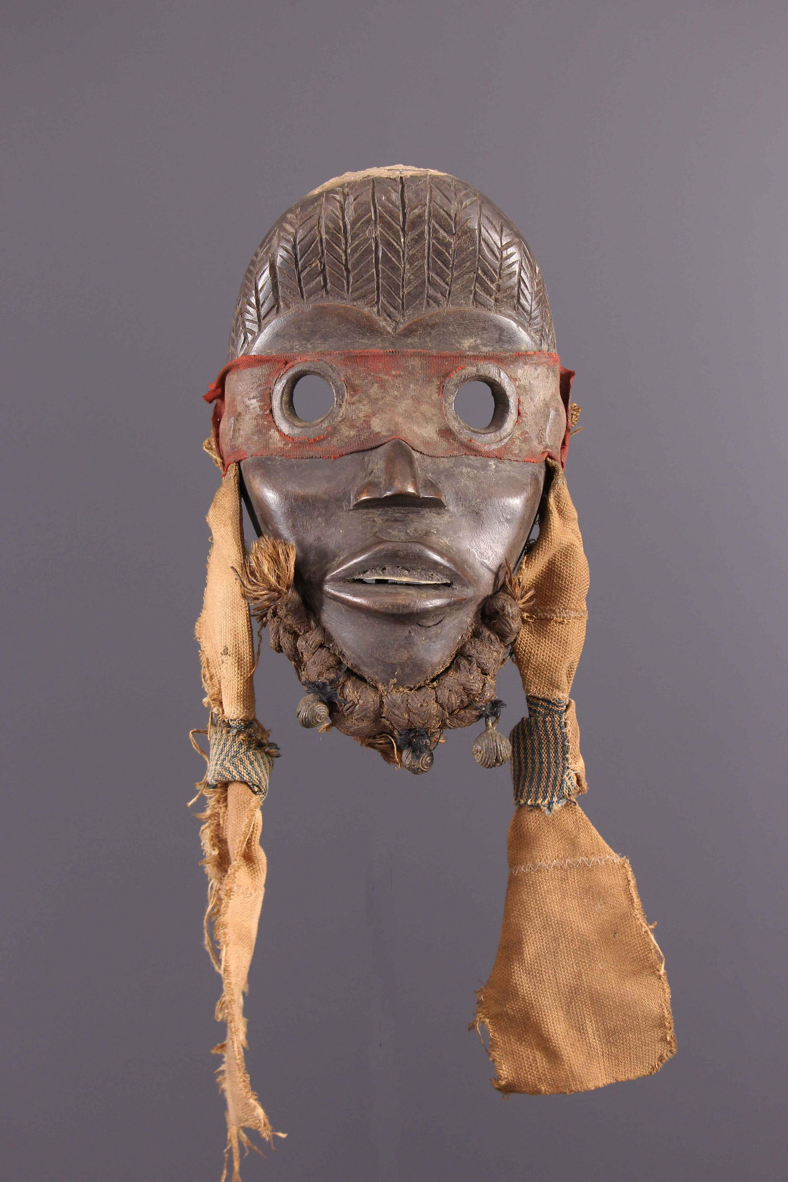 Dan mask - Ivory Coast - African Art Tribal Art: Title: Dan mask - Ivory Coast - African Art Tribal Art Date/Period: mid-Xxème Origin: Ivory Coast Dimension: 9,45 Inch Materials: wood, metal, fibers, raffia Weight: 0,99 Pounds Item type: Masks 