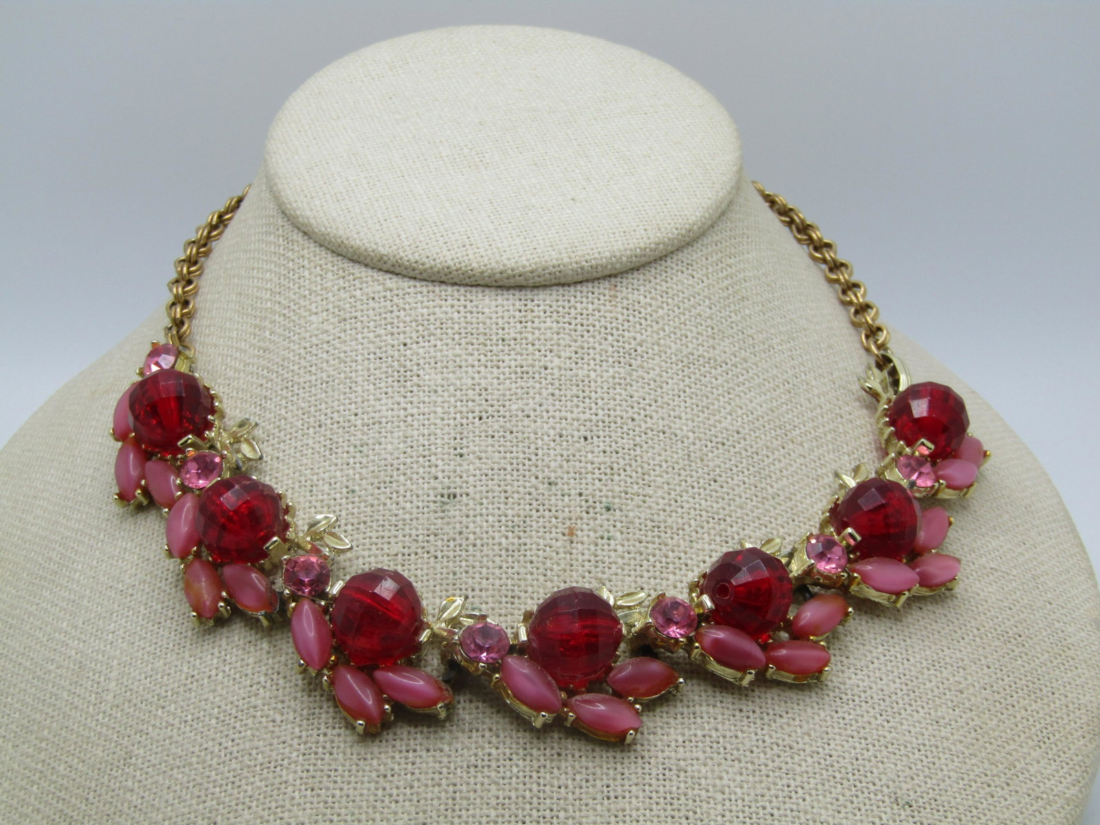 Vintage Pink & Red Rhinestone Necklace/Choker, 16" 1940's: Vintage Pink & Red Rhinestone Necklace/Choker, 16" 1940's Reserve: $30.00 Shipping: Domestic: Flat-rate of $5.00 to anywhere within the contiguous U.S. International: Foreign shipping rates are d