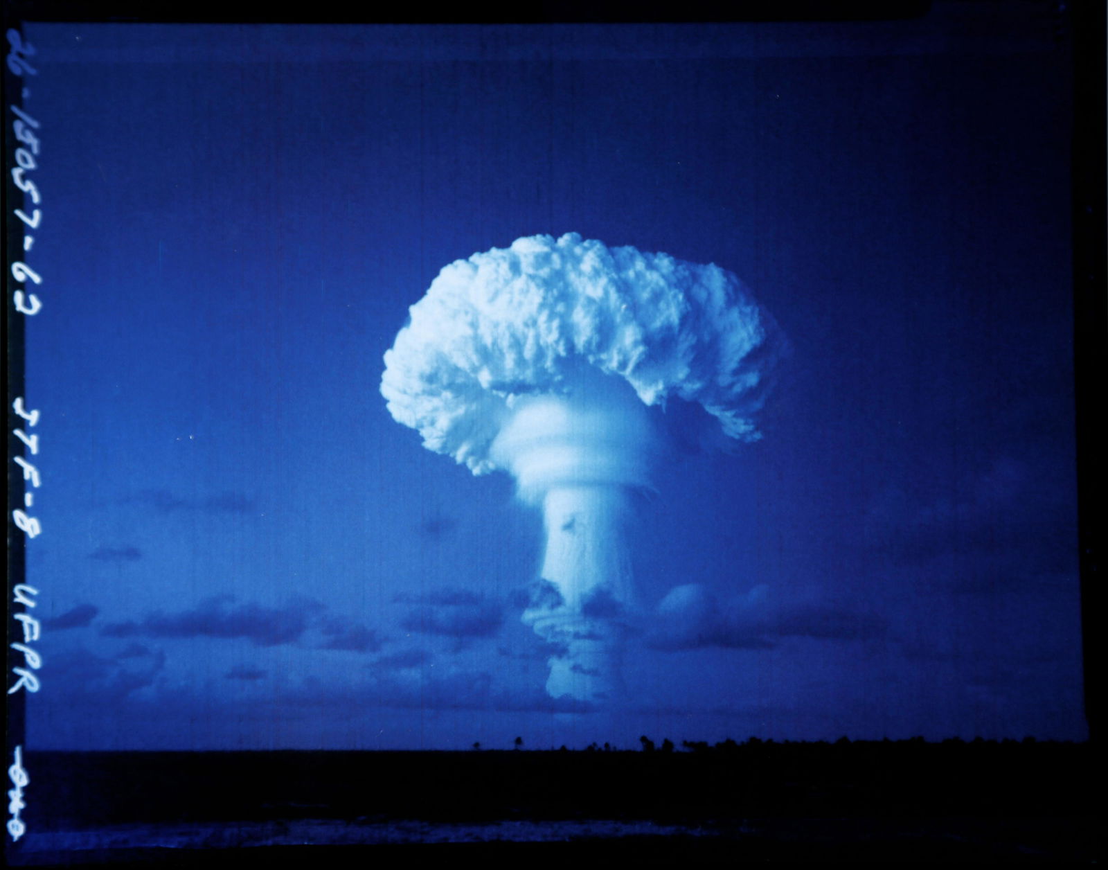 Michael Light : Truckee, 210 Kiloton. Christmas Island, 1962 (1 of 1)
