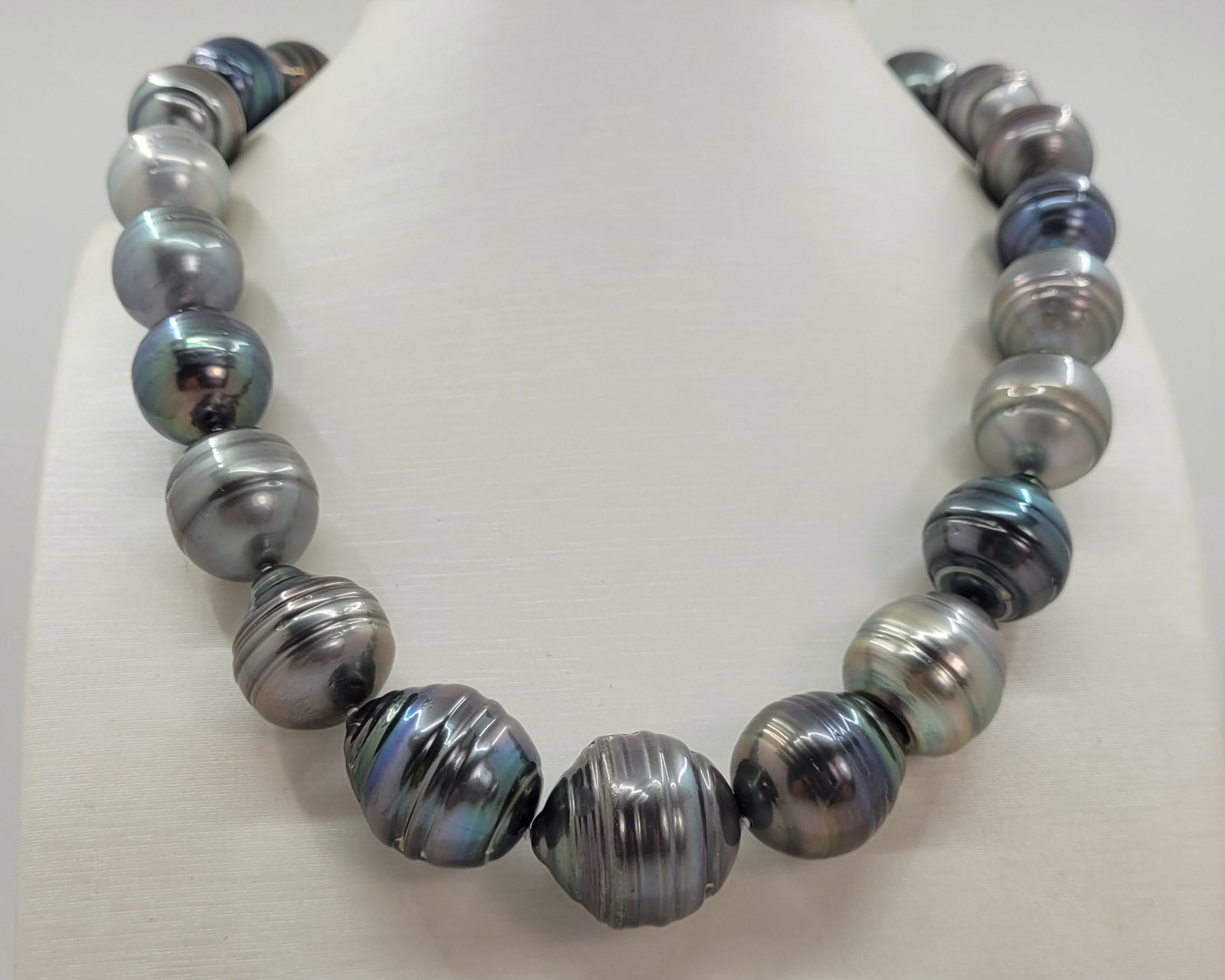 16x20.5mm Huge Baroque Multi Tahitian Pearls - Necklace: Title: 16x20.5mm Huge Baroque Multi Tahitian Pearls - Necklace Description: A luxury pearl necklace, made with baroque Tahitian pearls, and completed with a secure silver clasp. Tahitian pearls are cu