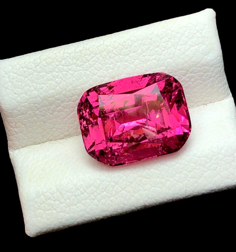 Rubelite Tourmaline - 5.65 Carats - 12X9X7 mm: Title: Rubelite Tourmaline - 5.65 Carats - 12X9X7 mm Origin: Afghaistan Additional Information: Rubelite Tourmaline - 5.65 Carats - 12X9X7 mm Reserve: $190.00 Shipping: Domestic: Flat-rate of $15.00 t
