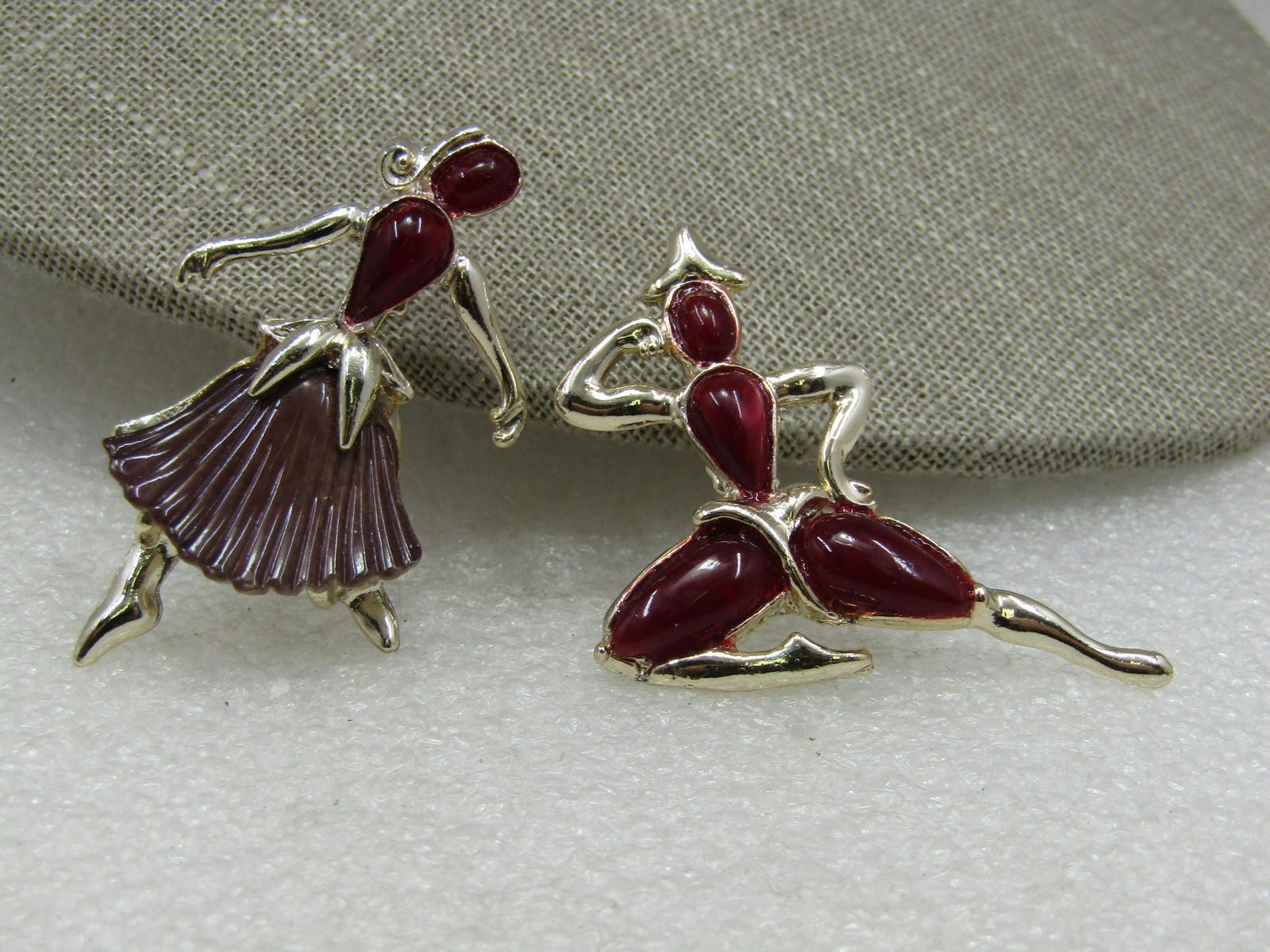 Vintage Pair Dancers Brooches, Gold Tone, 1950's-1960's (1 of 5)