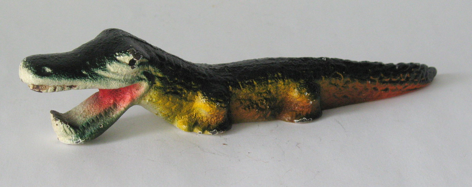 Vintage cast iron alligator bottle opener. (1 of 2)