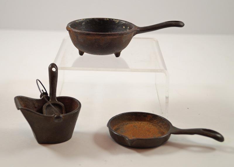 4 Toy Stove Cast Iron Hubley Skillets & Pots (1 of 2)