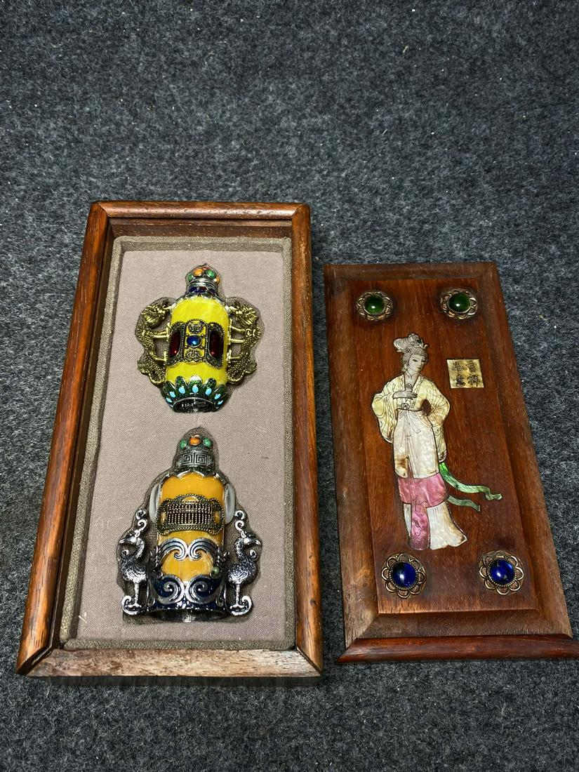A Pair Snuff Bottle w Huali Wood Inlay Shell Box (1 of 9)
