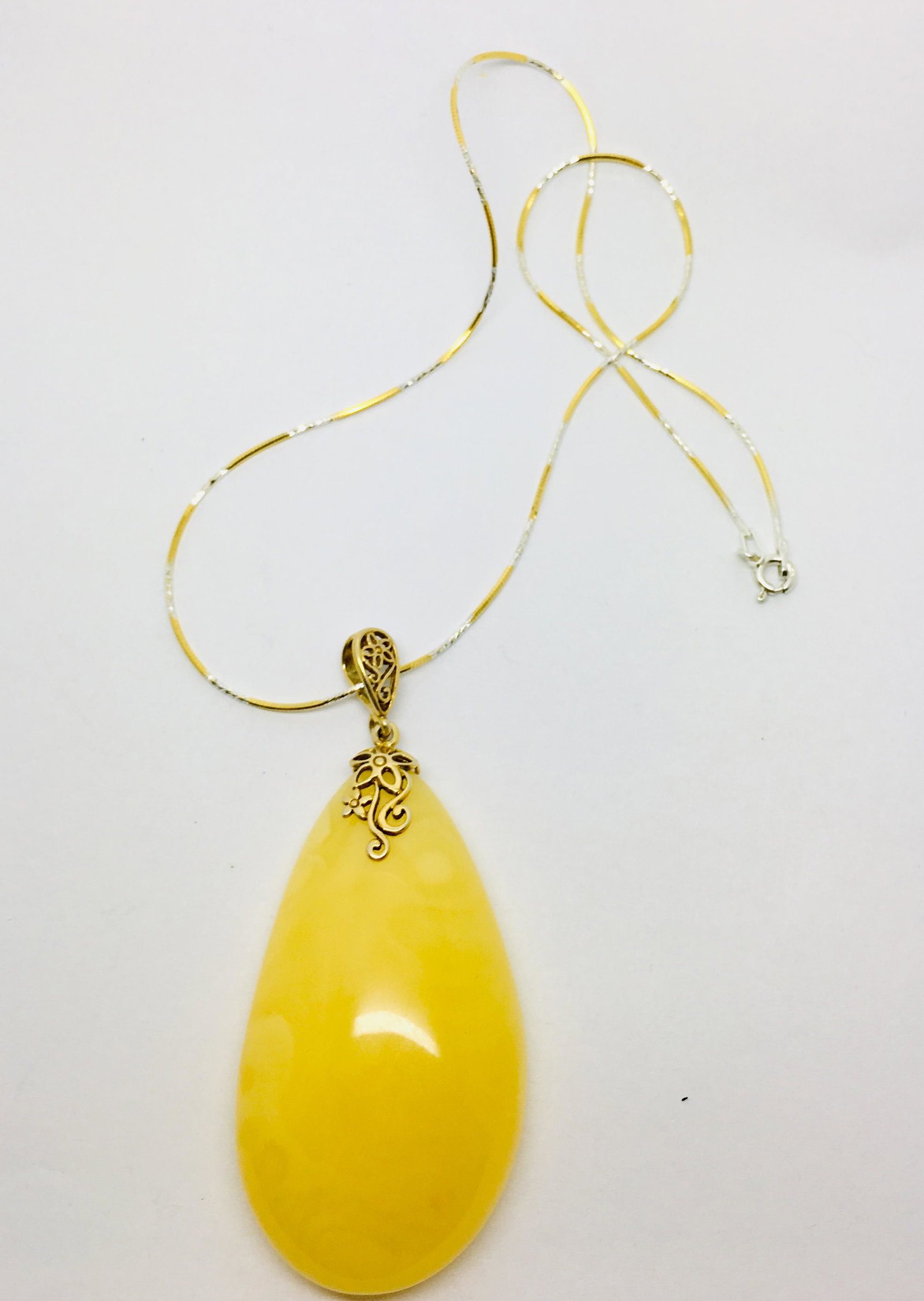 Unique and Exquisite Amber Pendant with chain, shaped like a Drop (1 of 13)