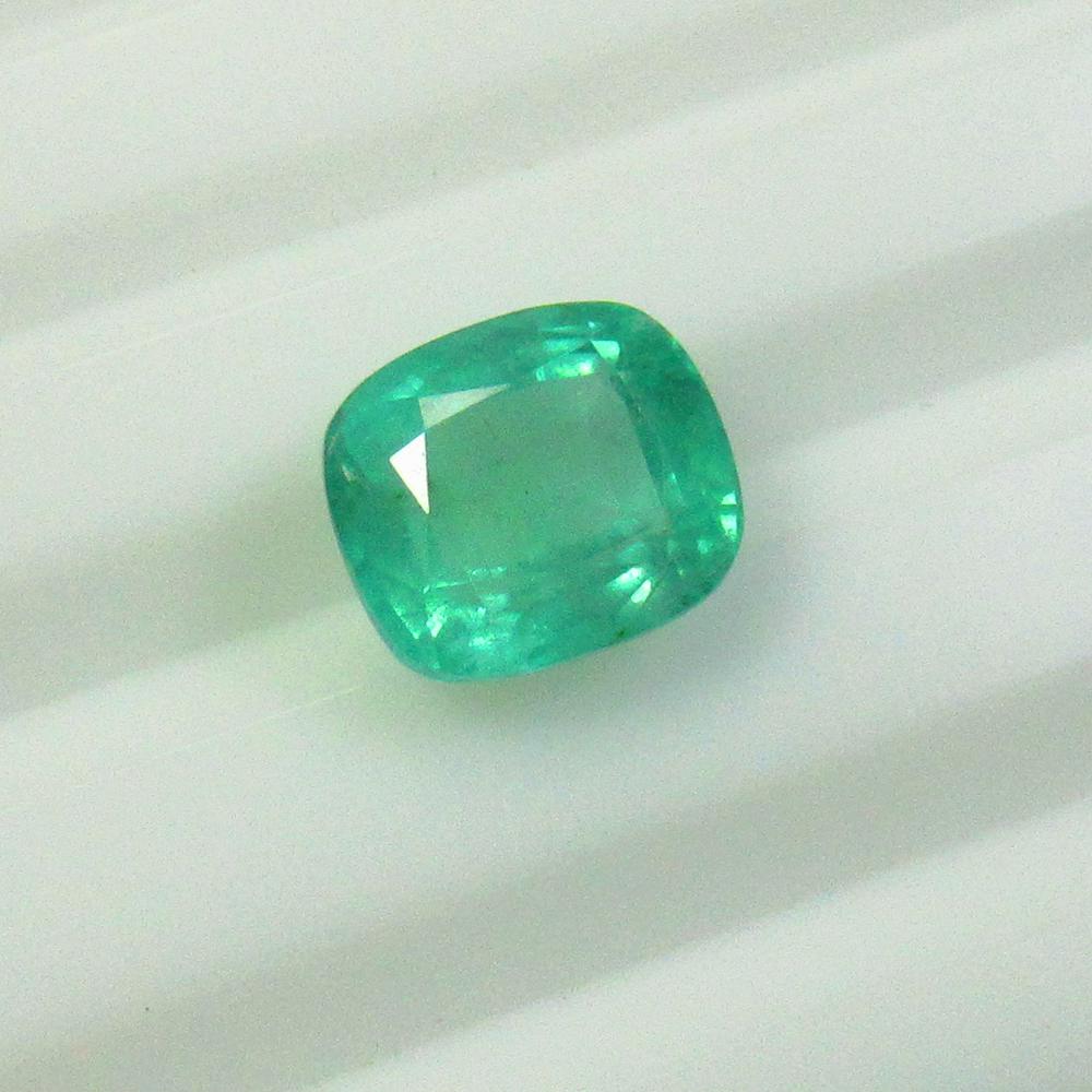 2.83 Ctw Natural Colombian Emerald Cushion Cut: Title: 2.83 Ctw Natural Colombian Emerald Cushion Cut Stone.Clarity: VS-2 Gemstone: Natural Emerald Carat Weight: 2.83 Size/Dimension: 8.80 x 7.70 x 5.80 mm Additional Information: Very Good Luster / 