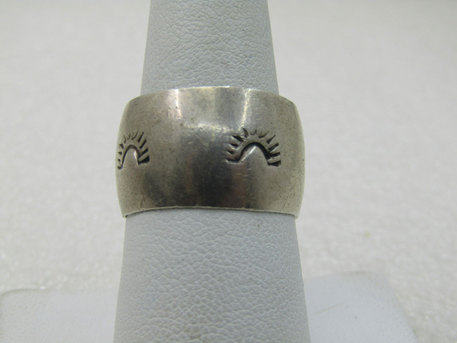 Vintage Sterling Silver Southwestern Ring, 12.5mm Band, Sz 8. Unisex (1 of 7)