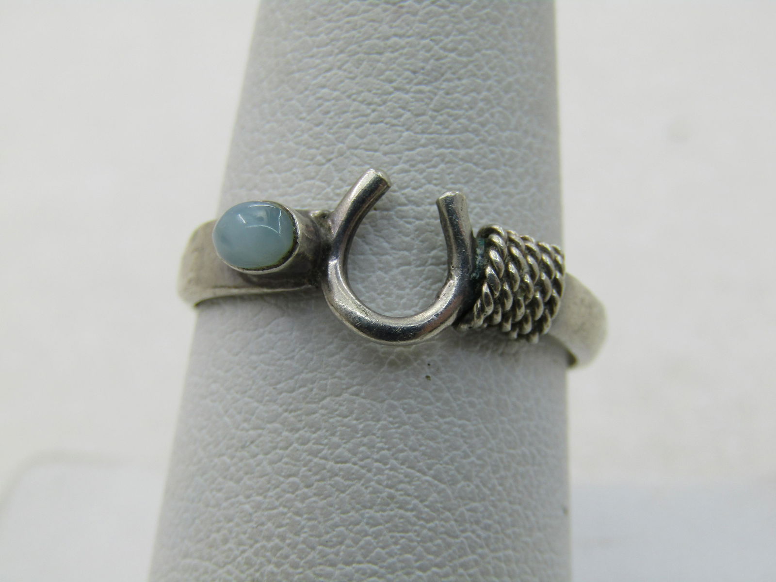 Vintage Sterling Horseshoe Rope Ring, Mint Green Stone, Sz. 8.5 (1 of 7)