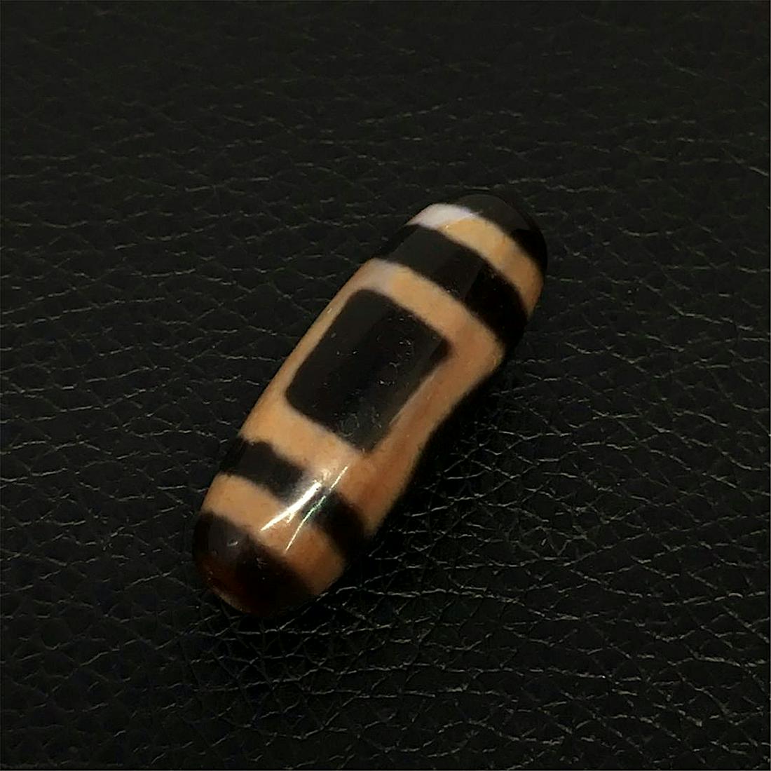 Tibet two-eye dzi-bead (1 of 5)