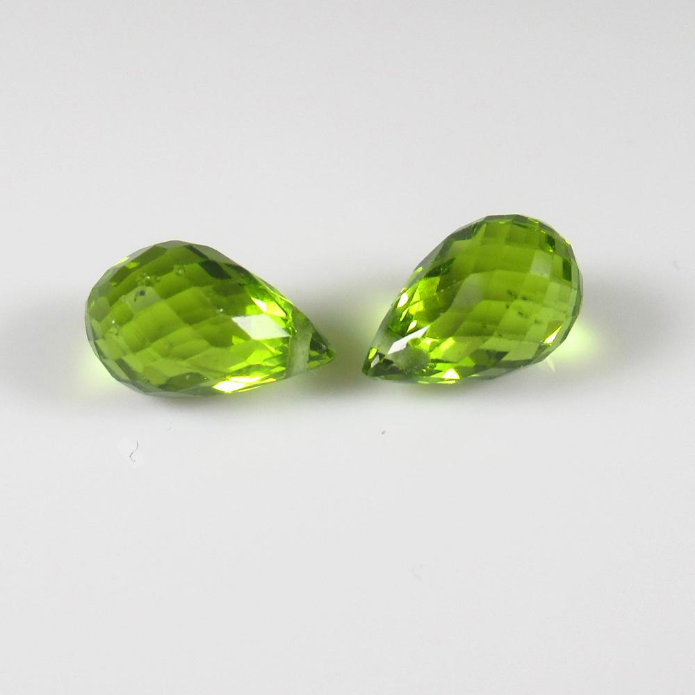 Natural Peridot Beads - 6.41 Ct: No Reserve! Title: Natural Peridot Beads - 6.41 Ct Origin: Pakistan Weight: 6.41 Size/Dimensions: 10.0 x 7.0 x 7.0 mm Additional Information: Pieces : 2 No's / Shape : Drilled Pear Drop Beads / Color 
