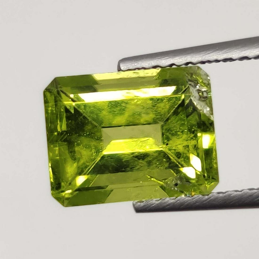 2.65 Ct "Good Color" Natural Pakistan Peridot: No Reserve! Title: 2.65 Ct "Good Color" Natural Pakistan Peridot Additional Information: Gemstones: Natural Peridot Carat Weights: 2.65 ct Size/Dimensions: 9 X 7 mm Origin : Pakistan Materials & Techn