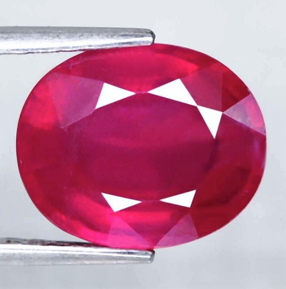 1,95 cts Natural Oval Pink Red Ruby (1 of 3)