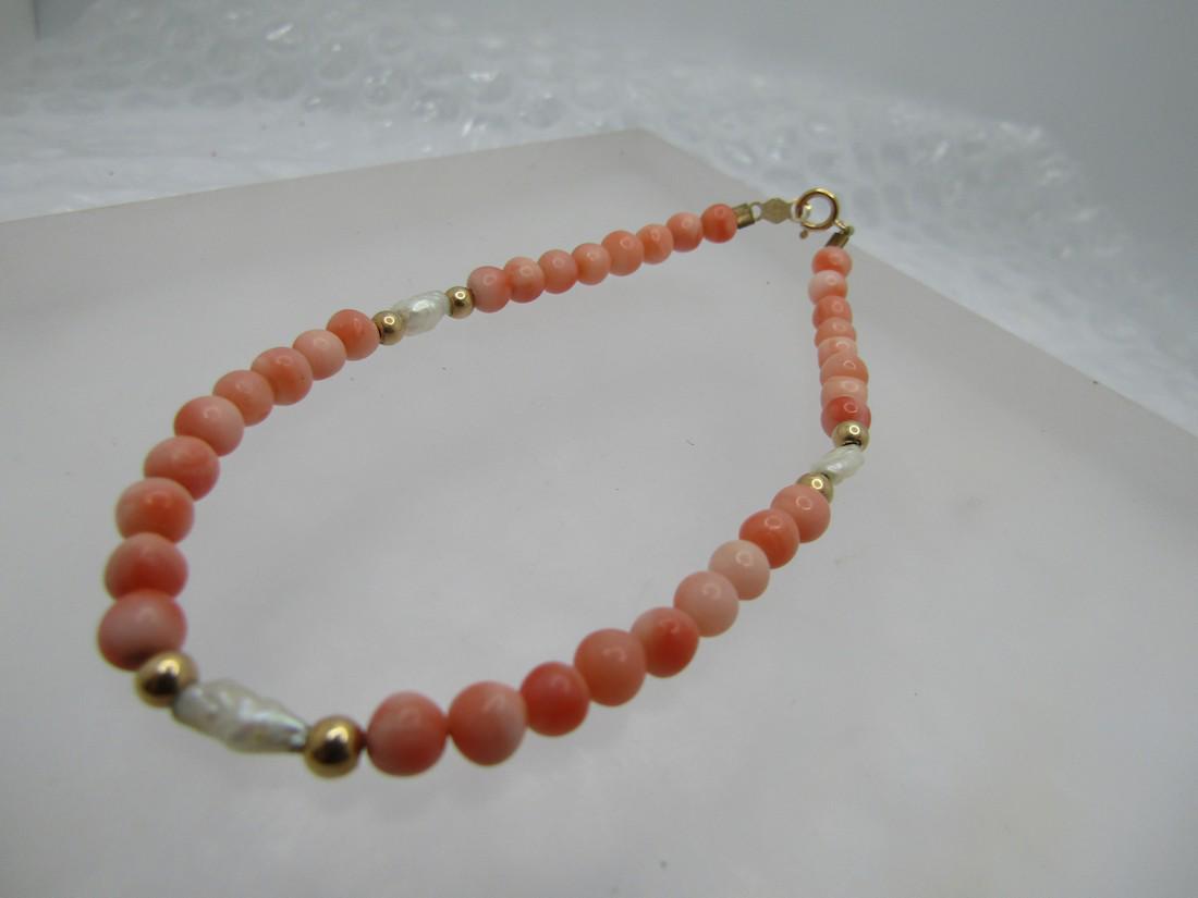 Vintage 14kt Pink Coral Pearl Bracelet, 7.25", Signed Tranel: Vintage 14kt Pink Coral Pearl Bracelet, 7.25", Signed Tranel. 14kt gold spring clasp anpd connector ring. The pink coral beads are appx. 4mm round and have three accents of freshwater pearls that have