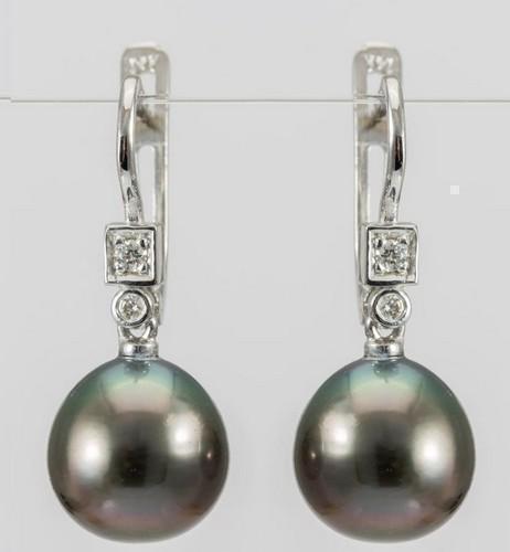 10x11mm Peacock Tahitian Pearl Drops - 14 kt. White gold - Earrings - 0.07 ct: Title: 10x11mm Peacock Tahitian Pearl Drops - 14 kt. White gold - Earrings - 0.07 ct Description: Produced by the Pinctada Margaritifera oyster in the tropical lagoons of French Polynesia, these pearl