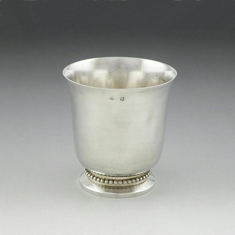 1896 French sterling silver goblet: Title: 1896 French sterling silver goblet Description: Material: French level high 950 silverSize: diameter: 6.8 cmBottom diameter:4.8 cm high, 7.3 cm capacity:150毫mlWeight: 93 gOrigin: FranceS