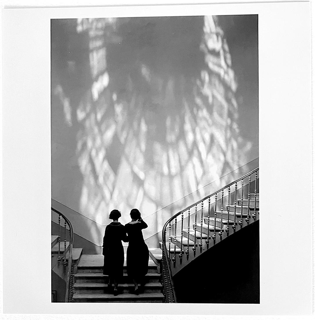 Manuel Alvarez Bravo: Figuras en el Castillo. 1920's (1 of 2)