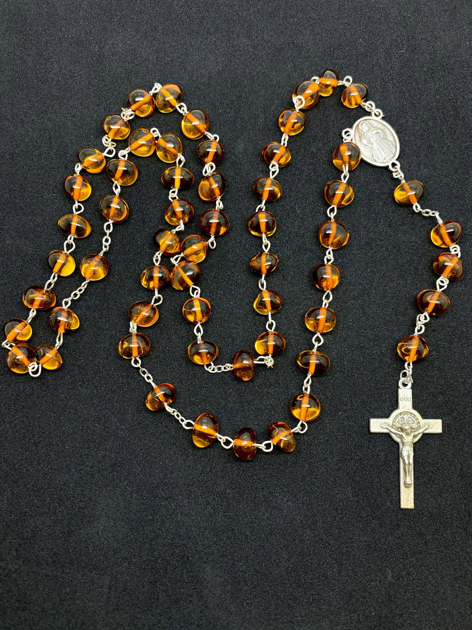 Vintage amber Catholic rosary 5 decades & cross: Title: Vintage amber Catholic rosary 5 decades & cross Metal: None Gemstones: Amber Weight: 22.0 g Size: Bead size: 8.0 mm Bead size: 0.315 inches Made of: Whole Stone Additional Information: Amber do