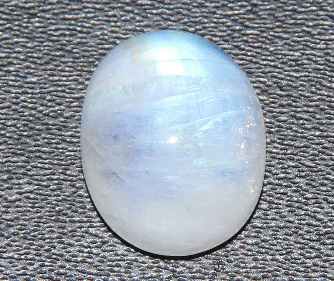 5.56 Cts Natural Rainbow Moonstone (1 of 2)