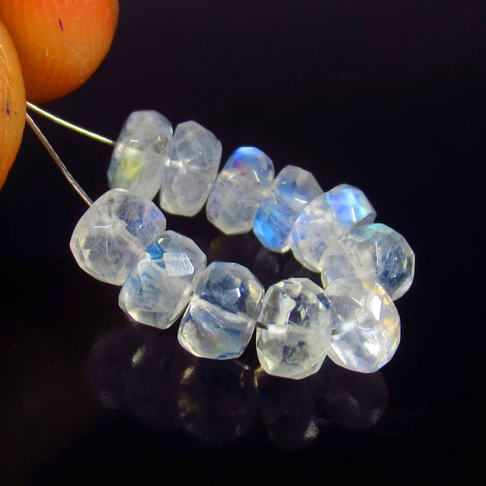 Natural Blue Moonstone Beads - 8.77 Ct: No Reserve! Title: Natural Blue Moonstone Beads - 8.77 Ct Origin: India Weight: 8.77 Size/Dimensions: 5.2 - 6.0 mm Additional Information: Pieces : 11 No's / Shape : Round Drilled / Color : Blue Tint