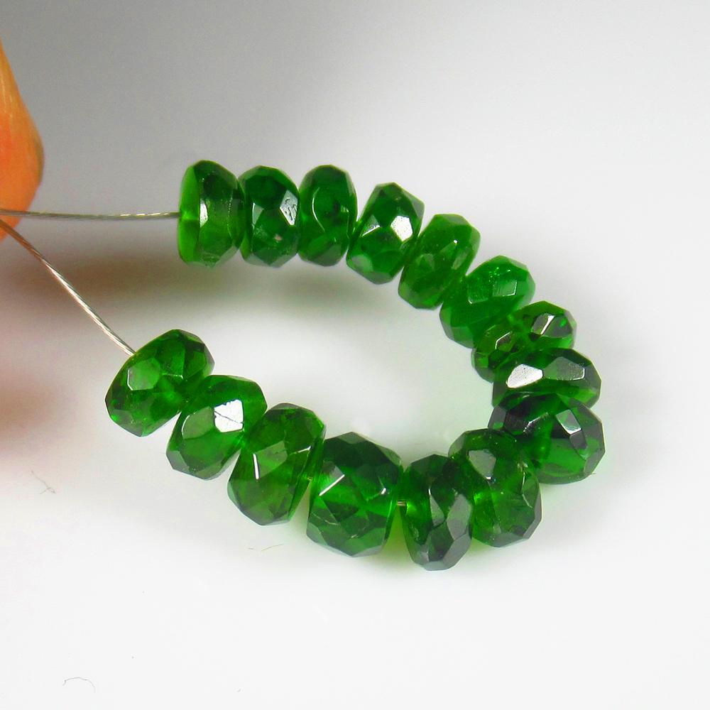 Natural Chrome Diopside Beads - 10.12 Ct: No Reserve! Title: Natural Chrome Diopside Beads - 10.12 Ct Origin: Russia Weight: 10.12 Size/Dimensions: 4.7 - 5.2 mm Additional Information: Pieces : 12 No's / Shape : Round Drilled Beads / Color : 