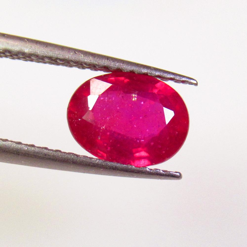 1.52 Ctw Natural Mozambique Red Ruby Oval Cut (1 of 2)