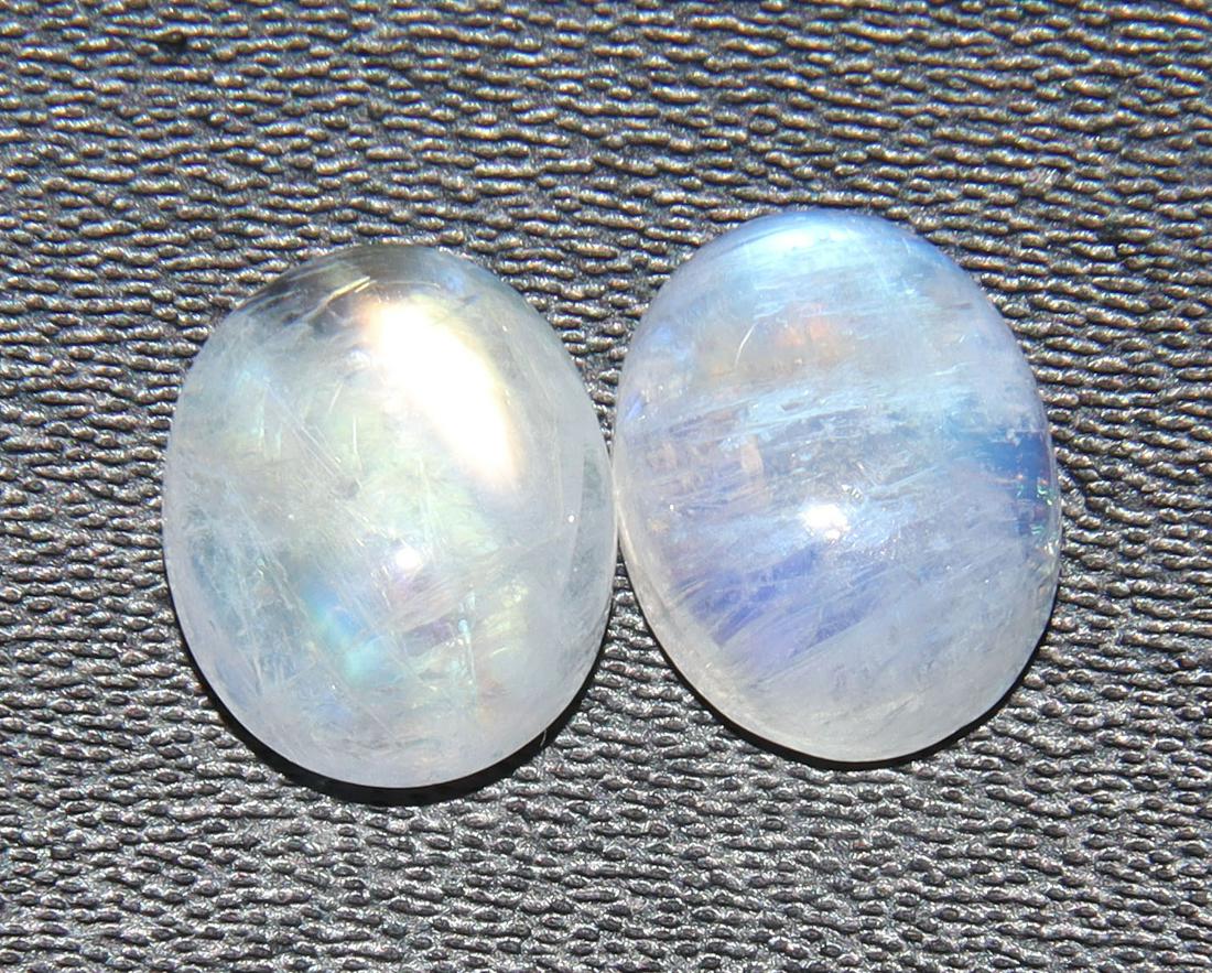 4.67 Cts Natural Rainbow Moonstone Set: No Reserve! Title: 4.67 Cts Natural Rainbow Moonstone Set Additional Information: Gemstone : Natural Rainbow Moonstone Shape : Oval Cabochan Weight : 4.67 carats Measurements : 9x7 mm, Color : White N
