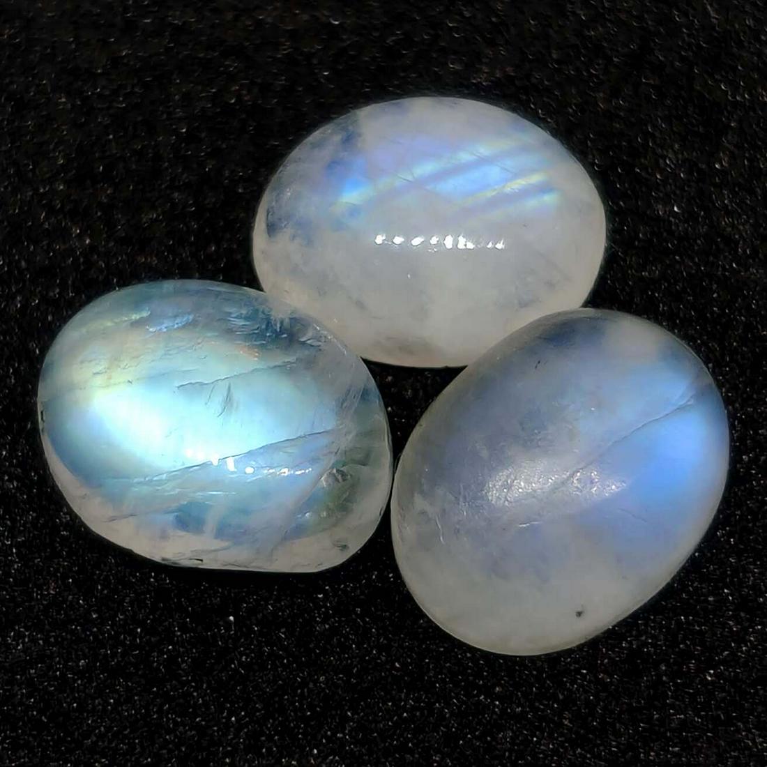 6 ct Natural White Rainbow Moonstone Lot: No Reserve! Title: 6 ct Natural White Rainbow Moonstone Lot Additional Information: Gemstones: Rainbow Moonstone Carat Weights: 6 ct Size/Dimensions: 7 X 9 mm Origin : India Materials & Techniques: Mo
