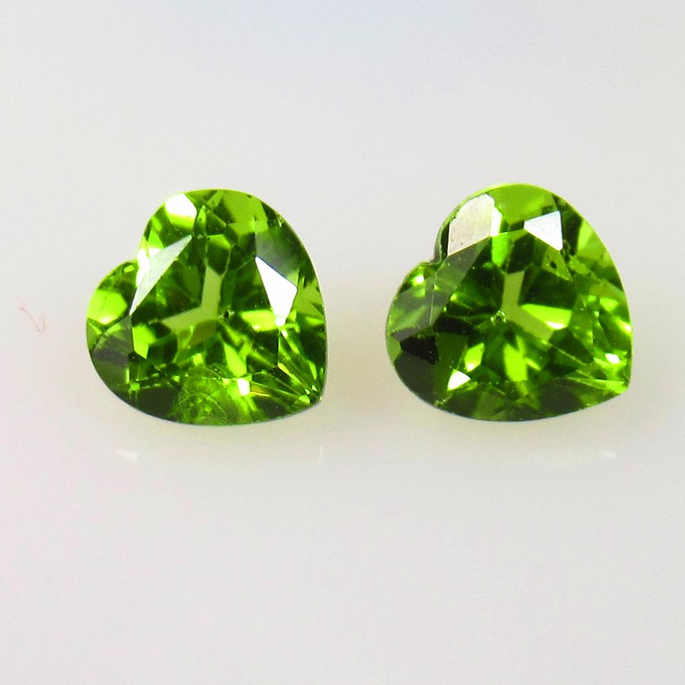 2.90 Ctw Natural Pakistan Peridot Heart Pair: No Reserve! Title: 2.90 Ctw Natural Pakistan Peridot Heart Pair Stone Clarity: VVS Gemstones: Natural Peridot Carat Weights: 2.9 Size/Dimensions: 7.10 x 7.00 x 4.80 mm Additional Information: Top Clas