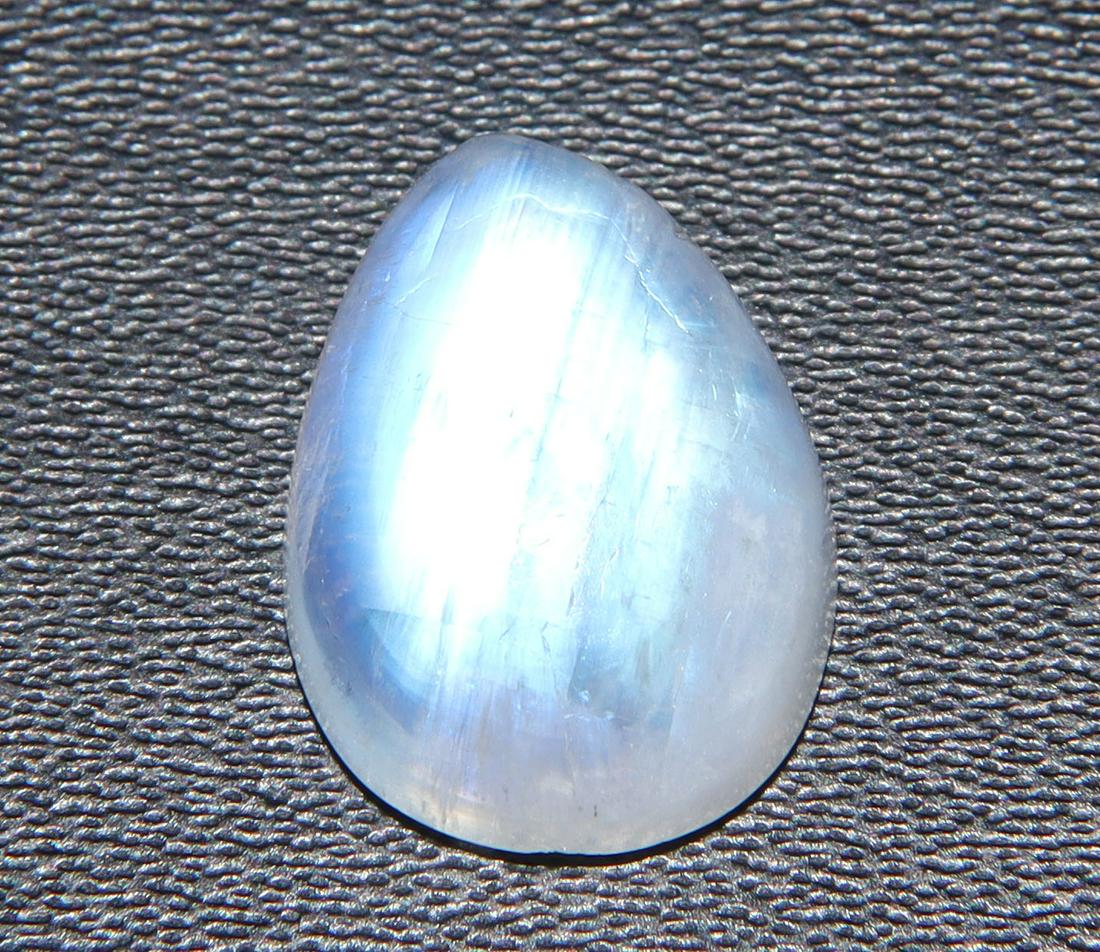 6.08 Cts Natural Rainbow Moonstone: No Reserve! Title: 6.08 Cts Natural Rainbow Moonstone Additional Information: Gemstone : Natural Rainbow Moonstone Shape : Pear Cabochan Weight : 6.08 carats Measurements : 13.74x10.11x5.64 mm, Color