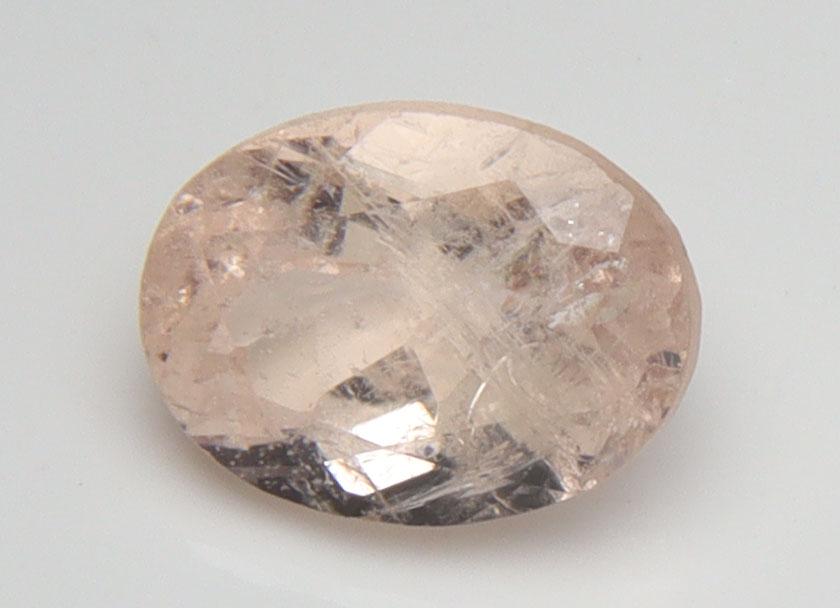 1.56 cts Natural Morganite: No Reserve! Title: 1.56 cts Natural Morganite Additional Information: Gemstone : Natural Morganite Shape and Cut : Oval Cut Weight : 1.56 carats Measurements : 8x6 mm, Color : Peach Transparency : Tra