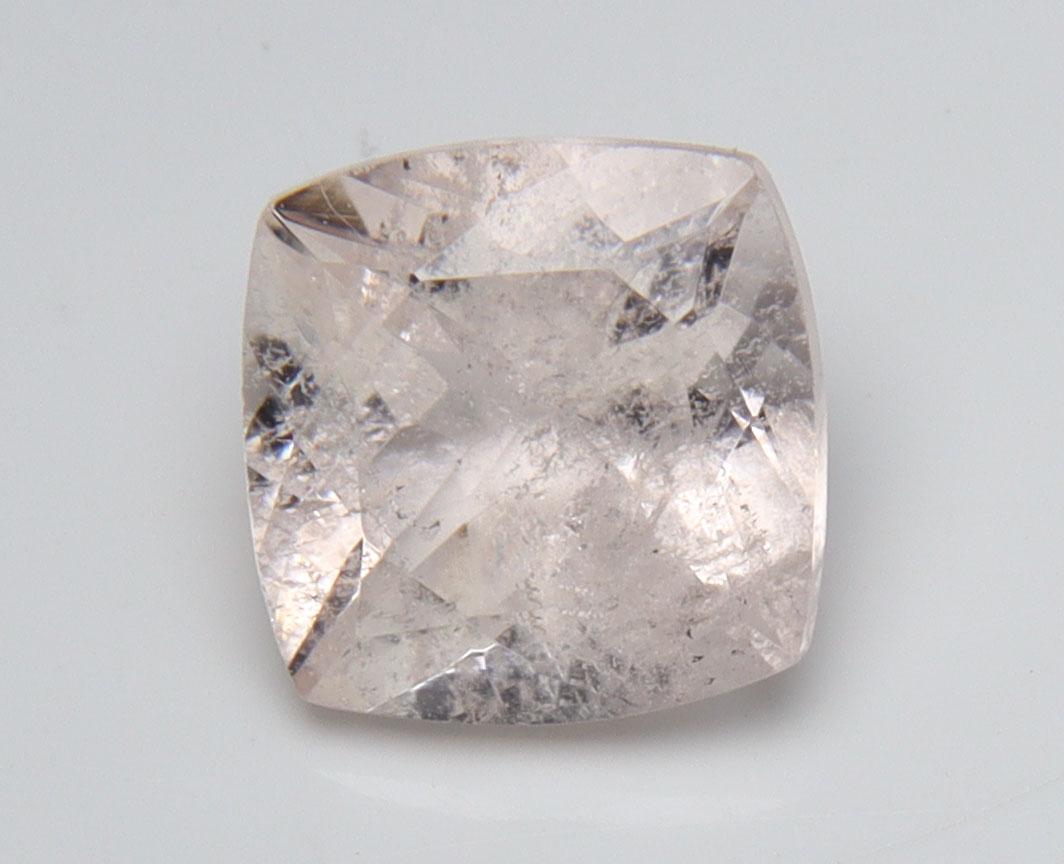 1.69 cts Natural Morganite: No Reserve! Title: 1.69 cts Natural Morganite Additional Information: Gemstone : Natural Morganite Shape and Cut : Square Cut Weight : 1.69 carats Measurements : 7.36-7.28x4.95 mm, Color : Peach Trans
