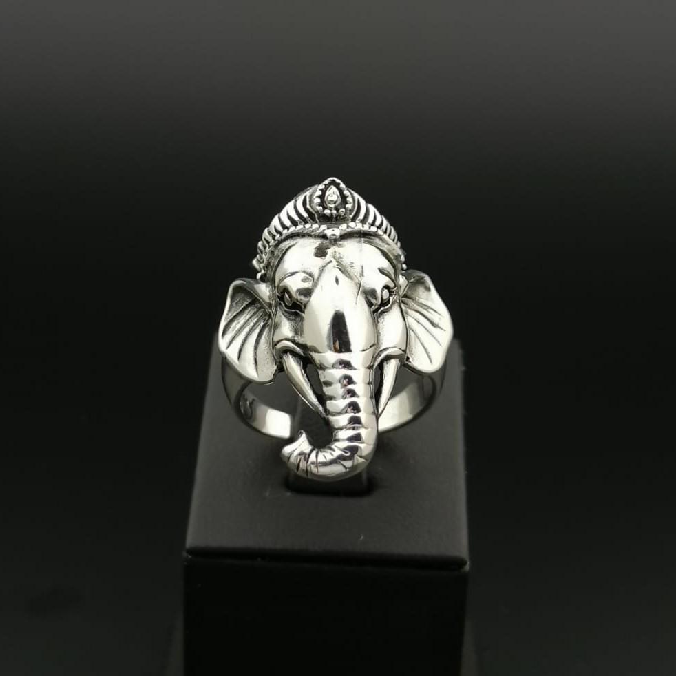 925 Sterling Silver Ganesha Ring: Title: 925 Sterling Silver Ganesha Ring Additional Information: 925 Sterling Silver Ganesha Ring -Total Weight:13.4g -Size: US Size 10.75 (20.5mm) With Gift Box Express Shipping.Carrier:DHL Express Co