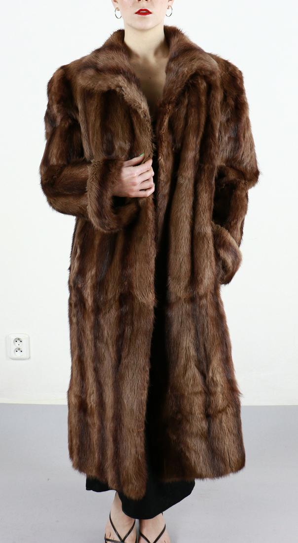 BROWN MUSKRAT FUR COAT EU: XL ; US: 20 (1 of 11)