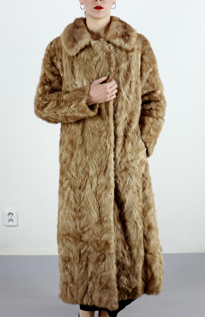 BLONDE MINK FUR COAT EU: L ; US: 16: Title: BLONDE MINK FUR COAT EU: L ; US: 16 Size/Dimensions: Aproximate size- EU: L; US: 16 : Important details: Length: 125cm/49.21in -Shoulders width:42cm/16.54in -Sleeve Length:64cm/25.2in -Bust siz