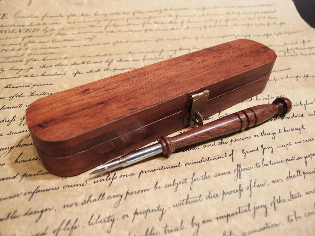 Turned Wood Calligraphy Pen w Box set: VVintage Antique Style Turned Wood Inkwell Ink Dip Quill Desk Writing Pen w Box Description The box is 8" Long 1 5/8" Wide x 1 3/8" Tall The interior is 7 1/4" Long x 7/