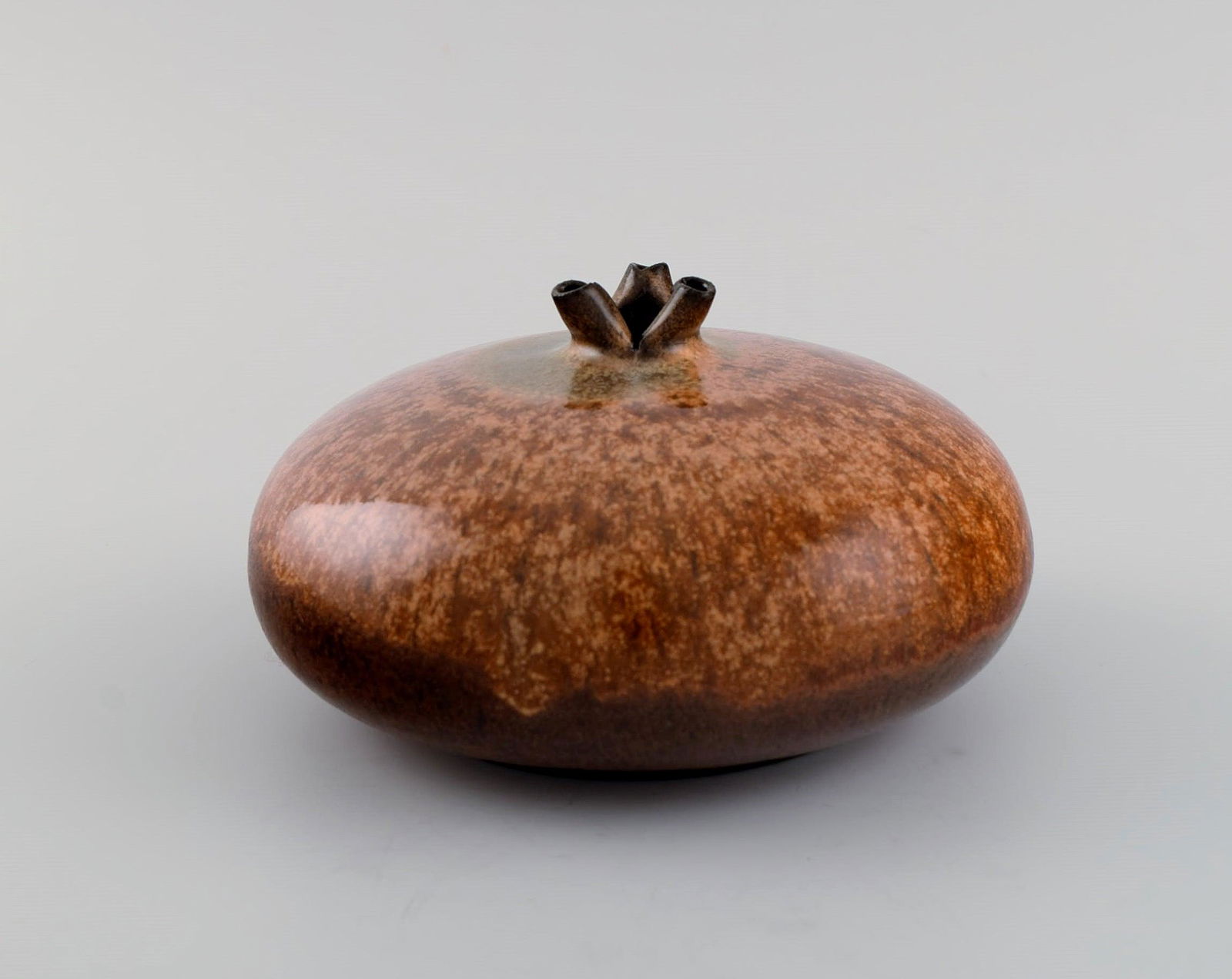 Körting Ceramics. Round unique vase in glazed stoneware. Beautiful glaze in reddish brown (1 of 8)