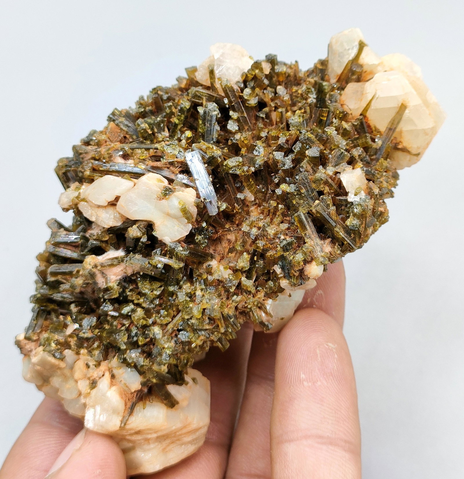 168 Gram Beautiful Natural Huge Size Epidote With AlbiteSpecimen: Title: 168 Gram Beautiful Natural Huge Size Epidote With AlbiteSpecimen Treatment: Natural Weight: 168 Gram Size/Dimensions: 103x94x55 mm Origin: Pakistan Reserve: $30.00 Shipping: Domestic: Flat-rate
