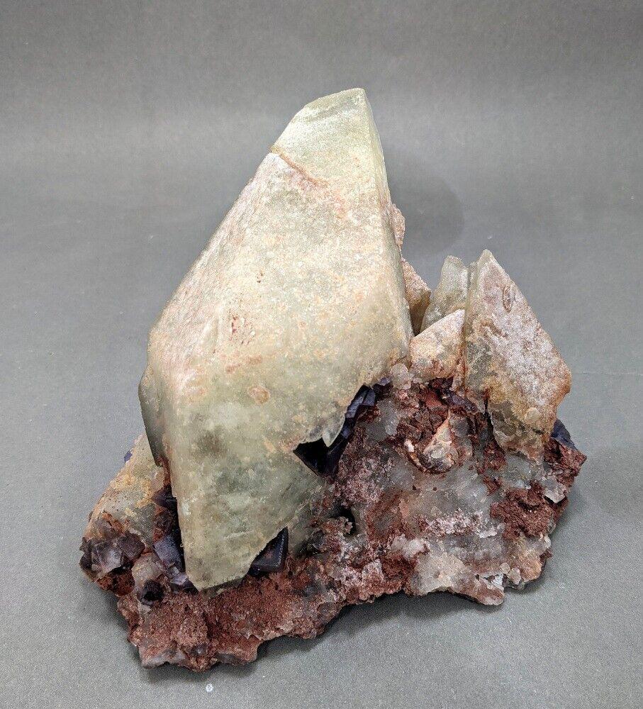 1105 grams Calcite very nice fluorite matrix from Baluchistan Pakis: 1105 grammi Calcite molto bella con fluorite su matrice dal Baluchistan Pakistan Misurare 15,5 CM X 17,5 CM X 8,5 CM Spedizione standard Reserve: $120.00 Shipping: Domestic: Flat-rate of $40.00 to any